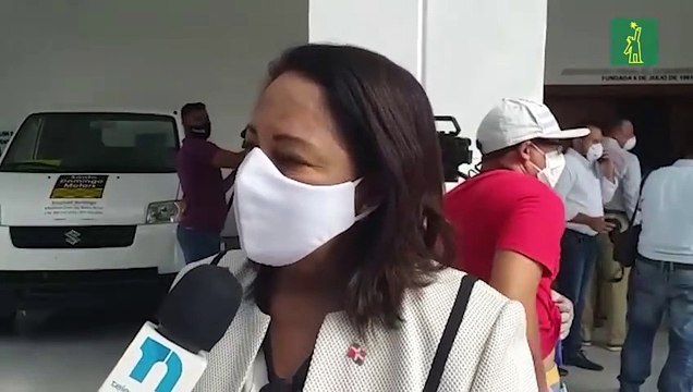 Gobernadora de Santiago y Plan Social entregan raciones alimenticias casa por casa en zonas vulnerables