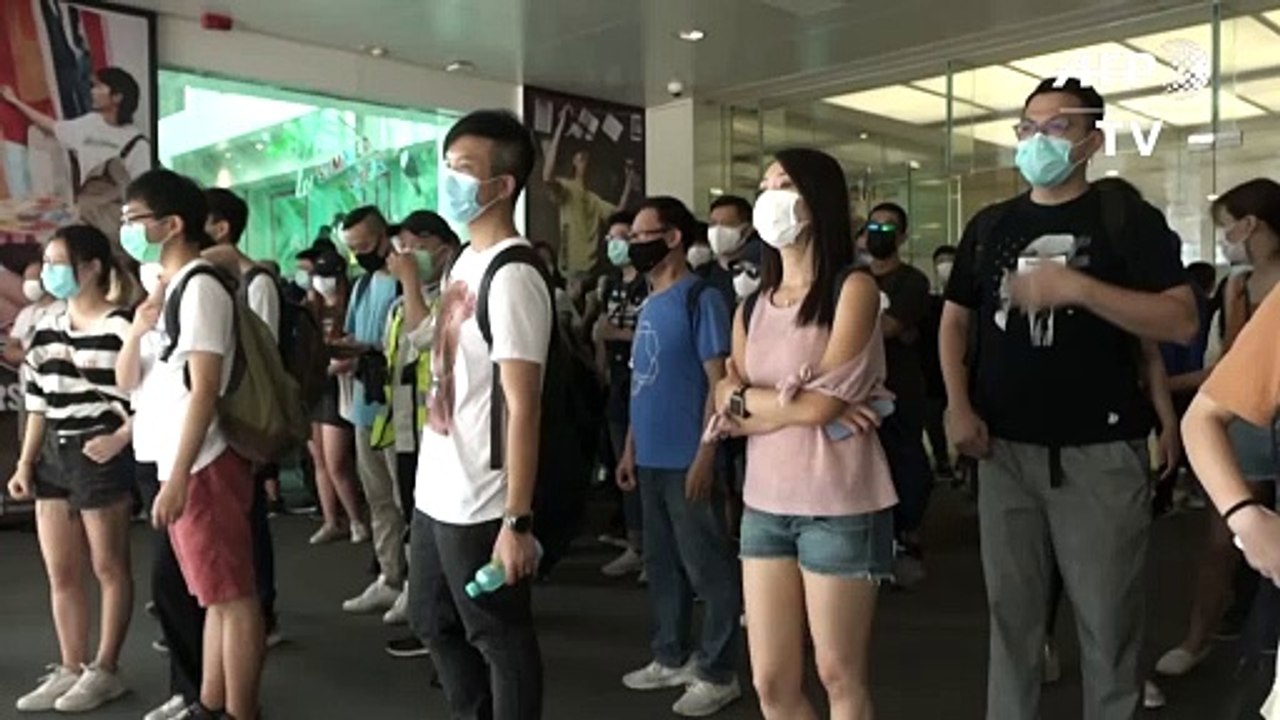 La policía antidisturbios vuelve a intervenir contra manifestantes en Hong Kong