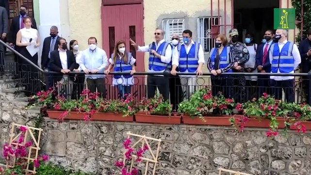 El presidente de la República, Luis Abinader dejó iniciada la mañana de este martes el remozamiento de viviendas de la parte norte de la Zona Colonial.