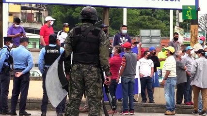 Taxistas hondureños exigen reactivar sus actividades "por hambre"