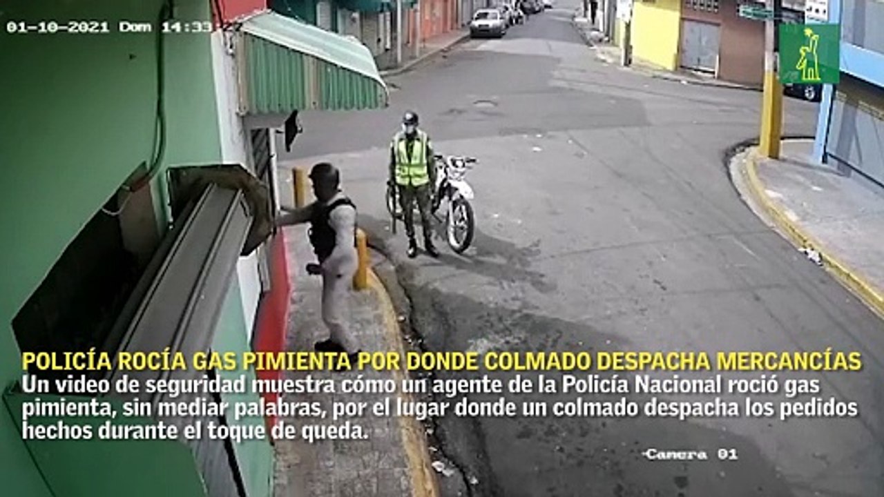 Policía rocía gas pimienta por donde colmado despachaba mercancías