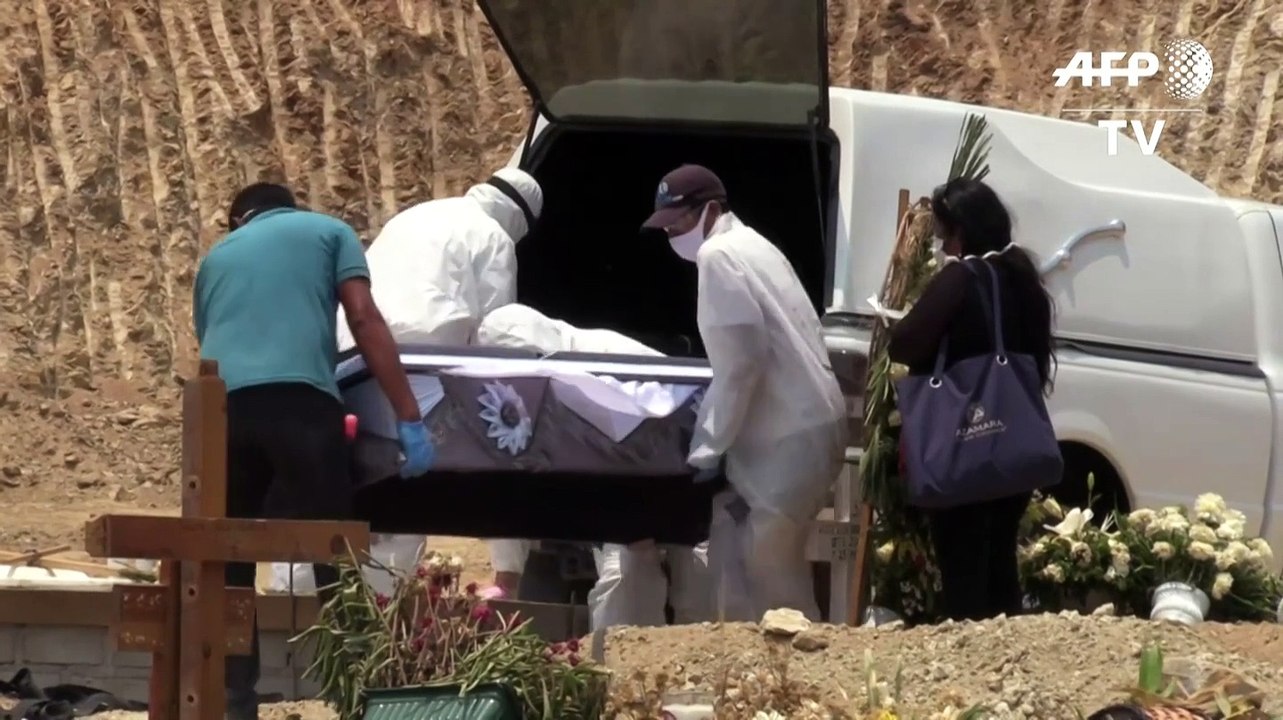 "Ataúd Cov" irrumpe en una pandemia que desplazó los féretros en México