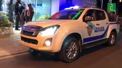 Hombre sin una pierna tirotea ocho veces camioneta de la Policía en Salcedo.