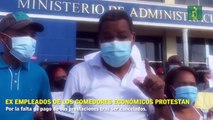 Ex empleados de los comedores económicos protestan por falta de pago de sus prestaciones tras ser cancelados.