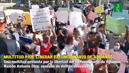 Multitud pide liberar exfuncionario de Aduanas Ramón Antonio Díaz.