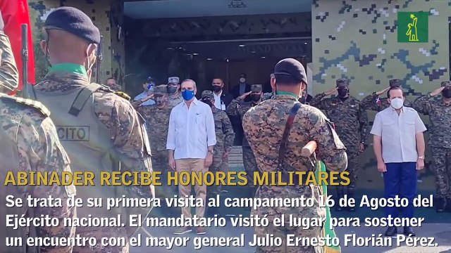 Abinader recibe honores militares