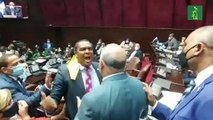 Acalorada discusión entre Pacheco y Botello durante la sesión donde se extiende estado de emergencia.