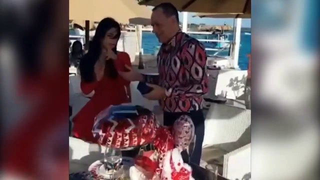 Franklin Mirabal entrega anillo de compromiso a su nuevo amor