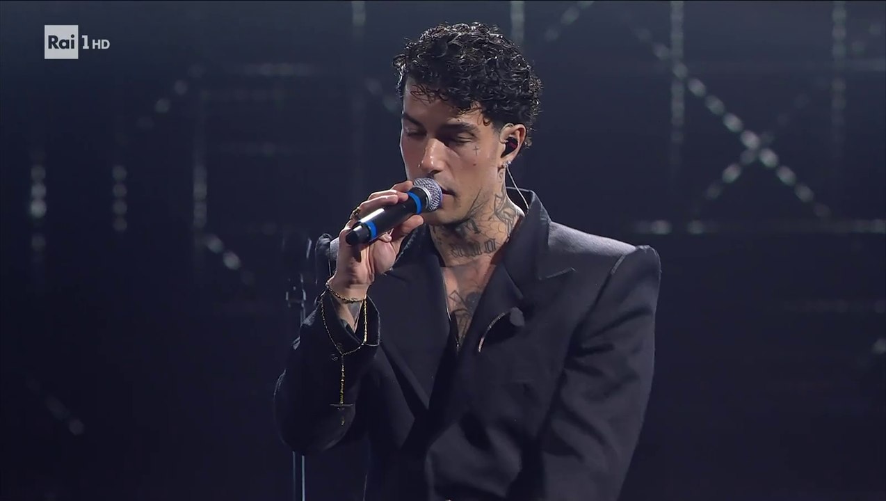 Tony Effe - Damme 'na mano @ Sanremo 2025 serata finale