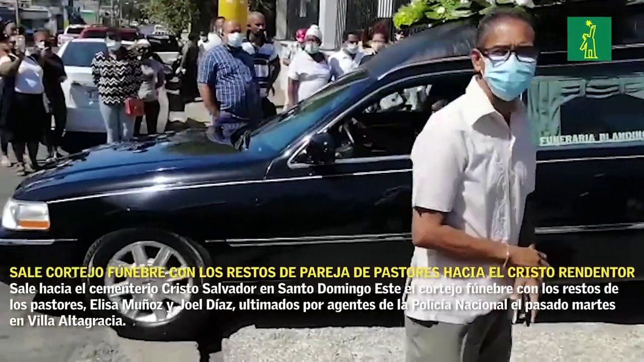 Sale cortejo fúnebre con los restos de pareja de pastores hacia el Cristo Salvador