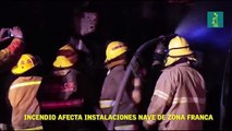 Incendio afecta instalaciones nave de zona franca.