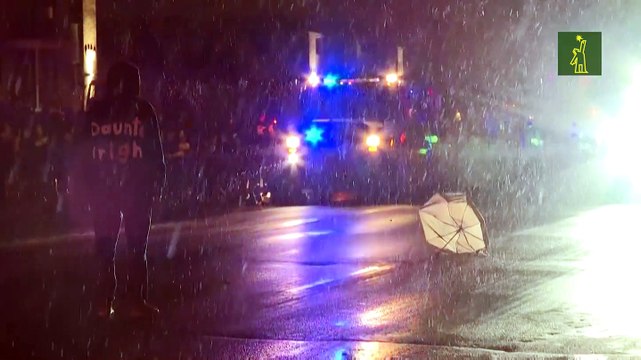 Tercera noche de protestas e incidentes en Mineápolis por joven muerto a manos de la policía.