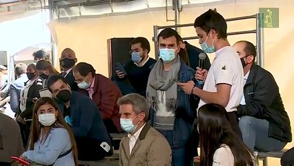 Duque dialoga con jóvenes en medio de protestas en Colombia, cuya violencia preocupa al papa