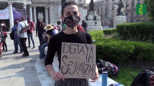 Exigen con danza destitución de docentes mexicanos acusados de abuso