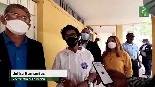 Profesores desacatan llamado de ADP y acuden a escuelas de Santiago a impartir docencia.