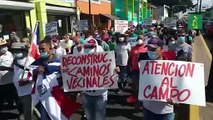 Comunitario recorre calles de Santiago en Protesta por arreglo de caminos vecinales.