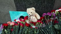 Memorial en Moscú por las víctimas del tiroteo en una escuela de Kazán.