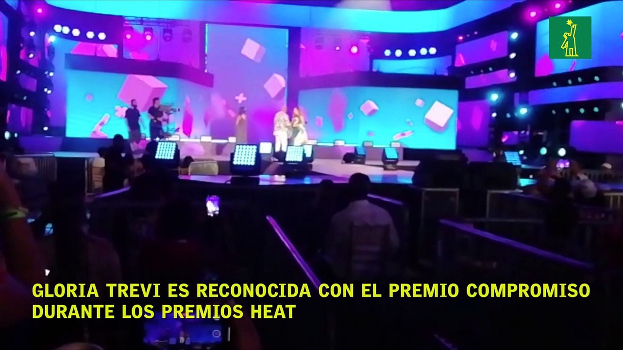 Gloria Trevi es reconocida con el Premio Compromiso durante los Premios Heat