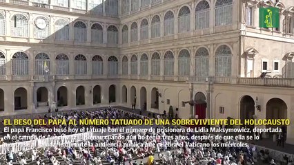 El beso del papa al número tatuado de una sobreviviente del Holocausto