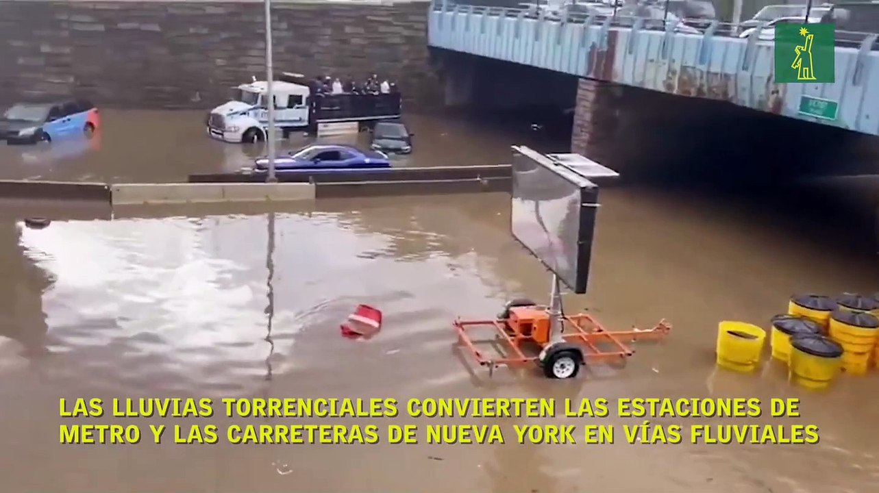 Las lluvias torrenciales convierten las estaciones de metro y las carreteras de Nueva York en vías fluviales