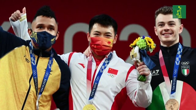 La familia del levantador de pesas colombiano Luis Mosquera celebra su medalla en Tokio-2020