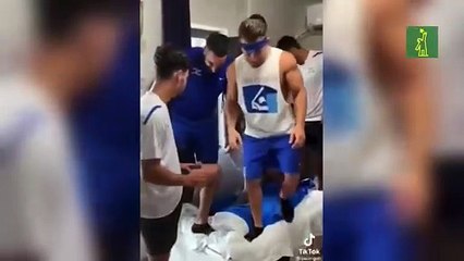 Saltar sobre las camas reciclables, el deporte de moda en la Villa Olímpica