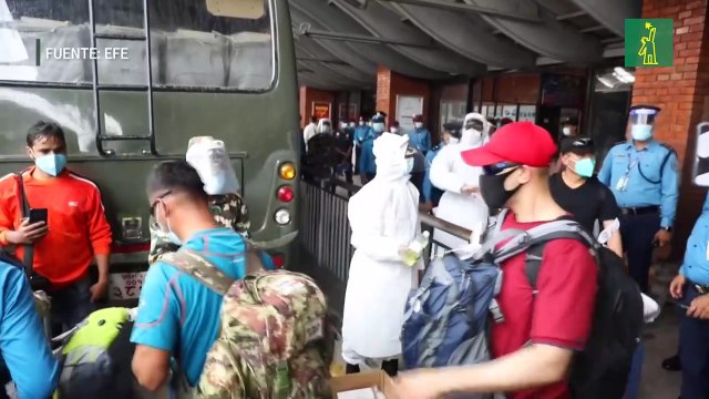 Cerca de 120 nepalíes llegan a Katmandú tras ser evacuados de Afganistán