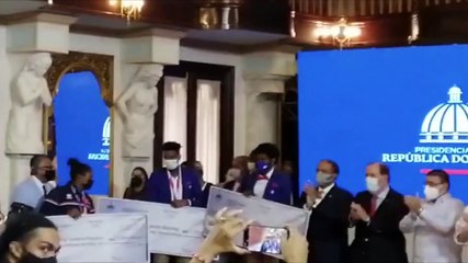 Presidente Abinader dice seguirá apoyo al deporte