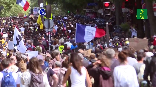 Casi 240.000 franceses en cuarta semana de protestas contra medidas anticovid-19