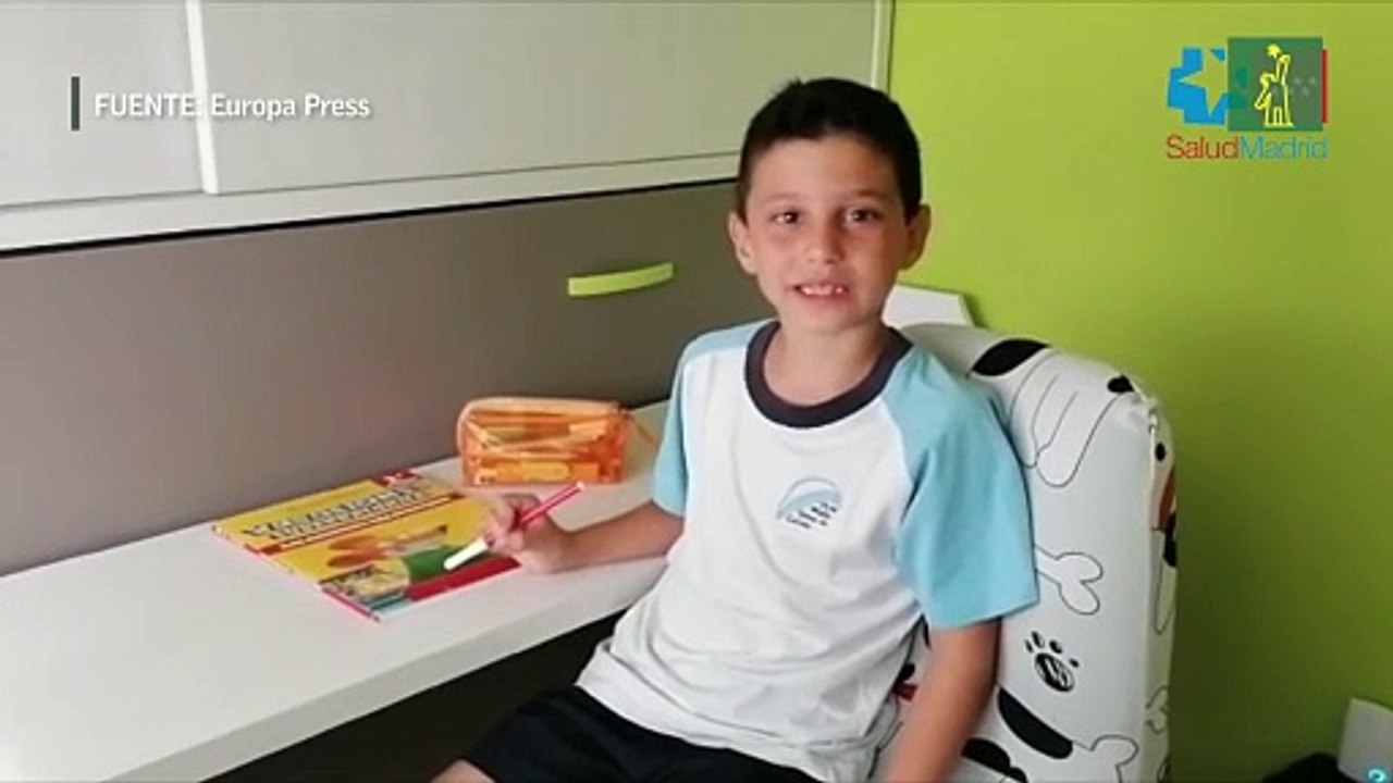 Un niño manda mensajes de ánimo a pacientes pediátricos del Hospital de Fuenlabrada