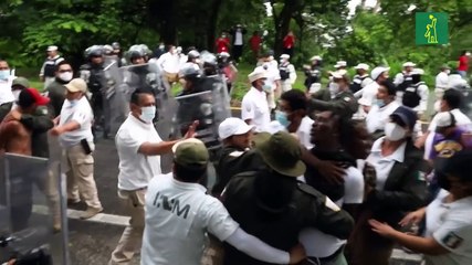 México impide el paso de caravana migrante