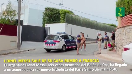 Lionel Messi sale de su casa rumbo a Francia
