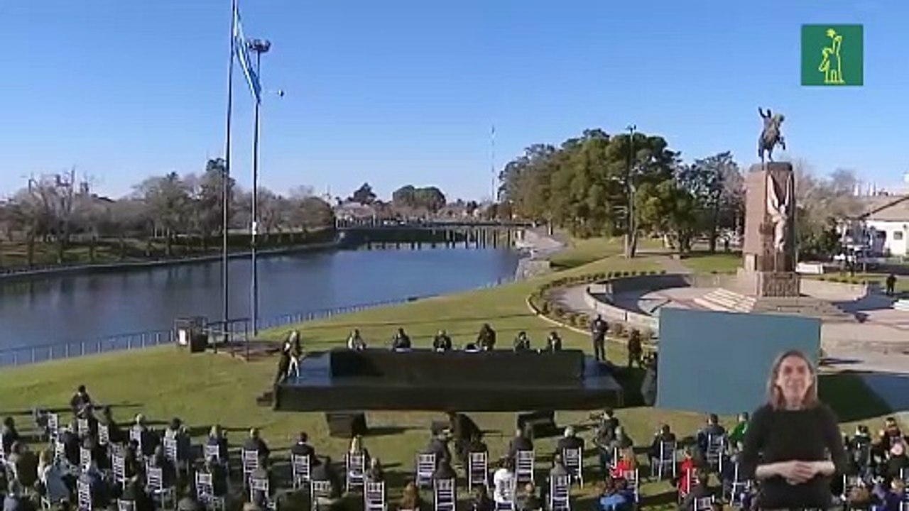 Festejo durante confinamiento pone bajo presión al presidente de Argentina