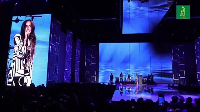 Rousteing celebra 10 años en Balmain con las top Campbell y Bruni en pasarela