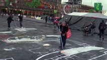 Familiares de desaparecidos mexicanos protestan frente al Palacio NacionaL