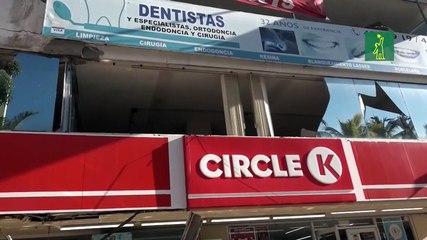 Acapulco se levanta todavía temeroso tras el terremoto