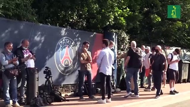 Risas y complicidad en el primer entrenamiento abierto de Messi en el PSG