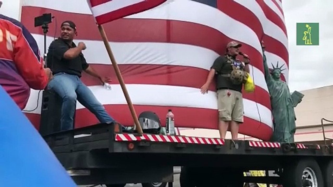 Grupos de extrema derecha y antifascistas chocan en las calles de Portland