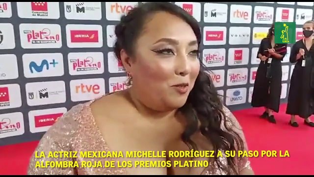 La actriz mexicana Michelle Rodríguez a su paso por la alfombra roja de los Premios Platino