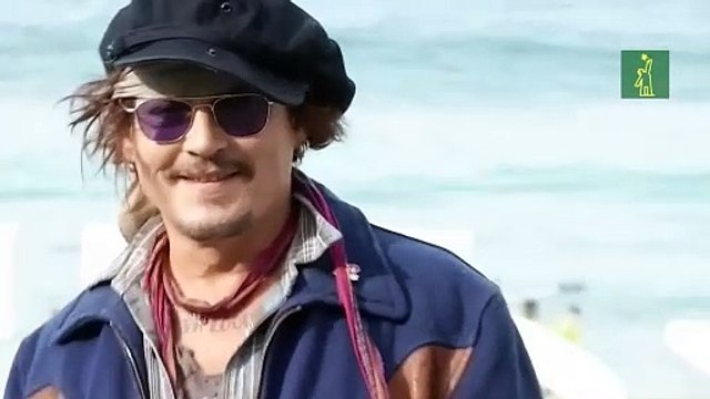 Johnny Depp posa para los medios y saluda a sus fans en San Sebastián