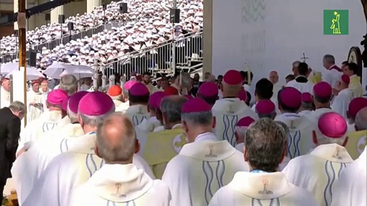 El papa Francisco pide a los húngaros que sean "abiertos" a los demás