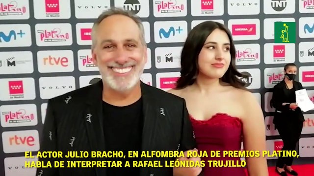 El actor Julio Bracho, en alfombra roja de Premios Platino, habla de interpretar a Rafael Leónidas Trujillo