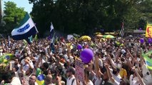 Cientos protestan contra Bolsonaro en Brasil tras semana de tensiones