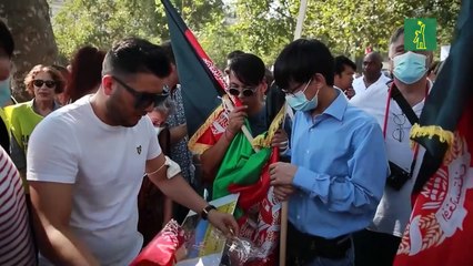 Feministas francesas se concentran en apoyo a las mujeres afganas