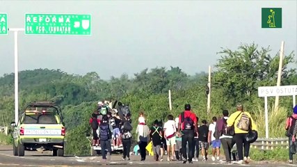 Caravana migrante resiste en su avance por el sur de México