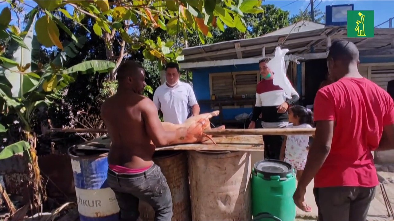 El tradicional lechón asado escasea en la cena de Fin de Año de los cubanos