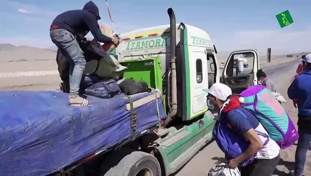 Centenares de venezolanos cruzan de Bolivia a Chile pese a amenazas de deportación