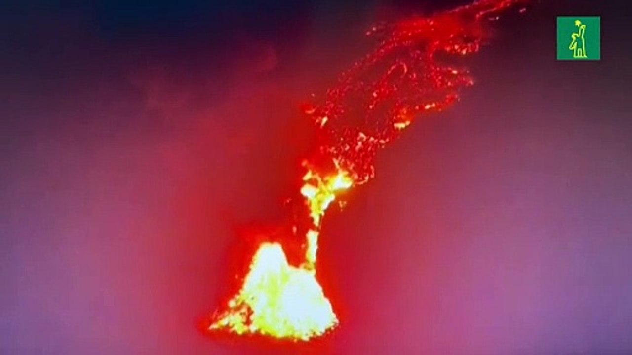 Gases tóxicos tras llegada al mar de la lava del volcán de Canarias son de bajo riesgo