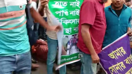 পুলিশের জলকামান ও সাউন্ড গ্রেনেড এর মুখে মুগদা মেডিকেল এর আউটসোর্সিং কর্মচারীরা