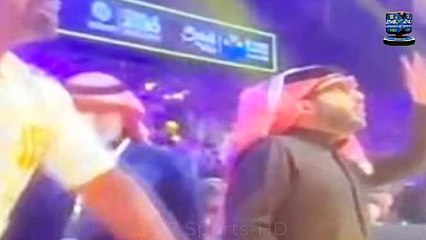 Revealed: fans spot what Turki Al-Sheikh said to Hamza Sheeraz in his corner with two rounds to go in world title challenge